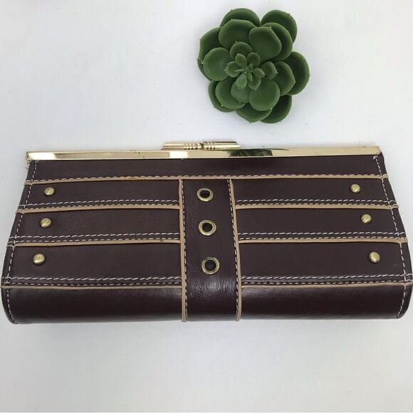 Bundle of 2 Brown and Black Grommet Clasp Clutches - Picture 11 of 16